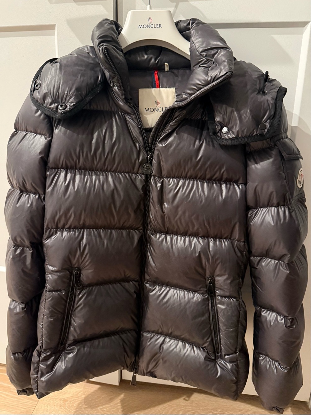 MONCLER WOMENS VINTAGE BARRE PUFFY DOWN DARK GREY JACkET W/SNAP-ON HOOD SZ 2/MED